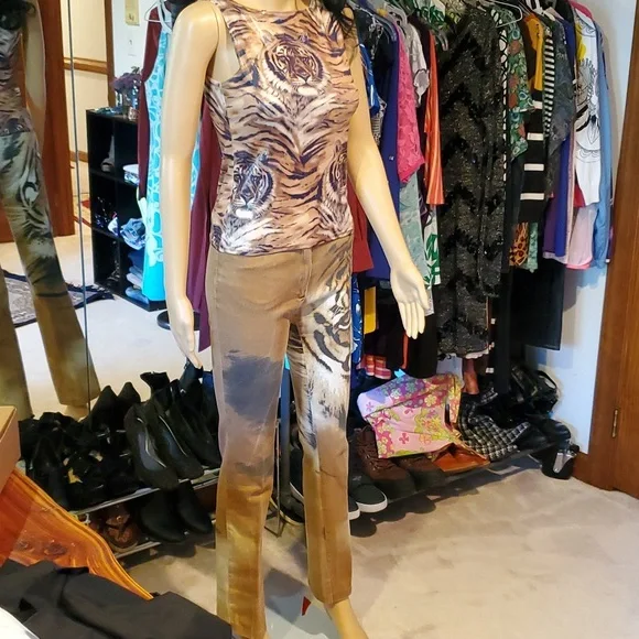 Top by Orsay sz 2 , pants sz 34, Jacket by Hugo Buscati sz 2